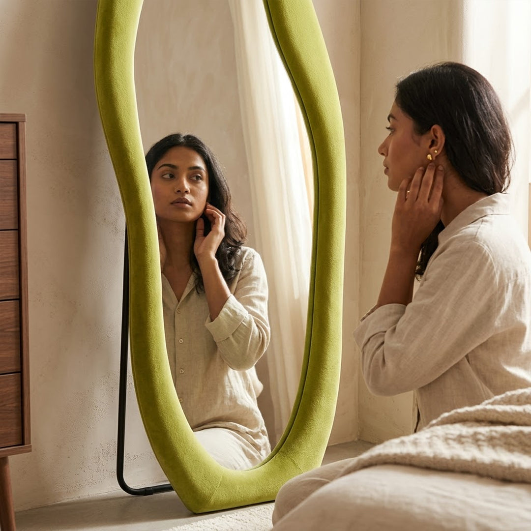The Fluid Reflection Mirror