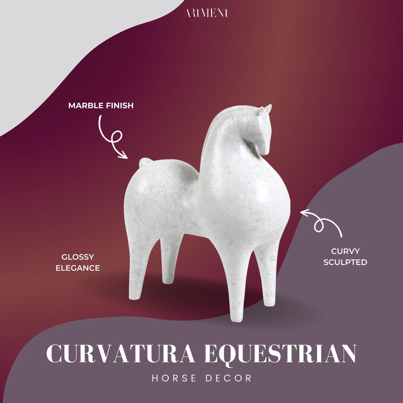 Curvatura Equestrian: Horse Accent